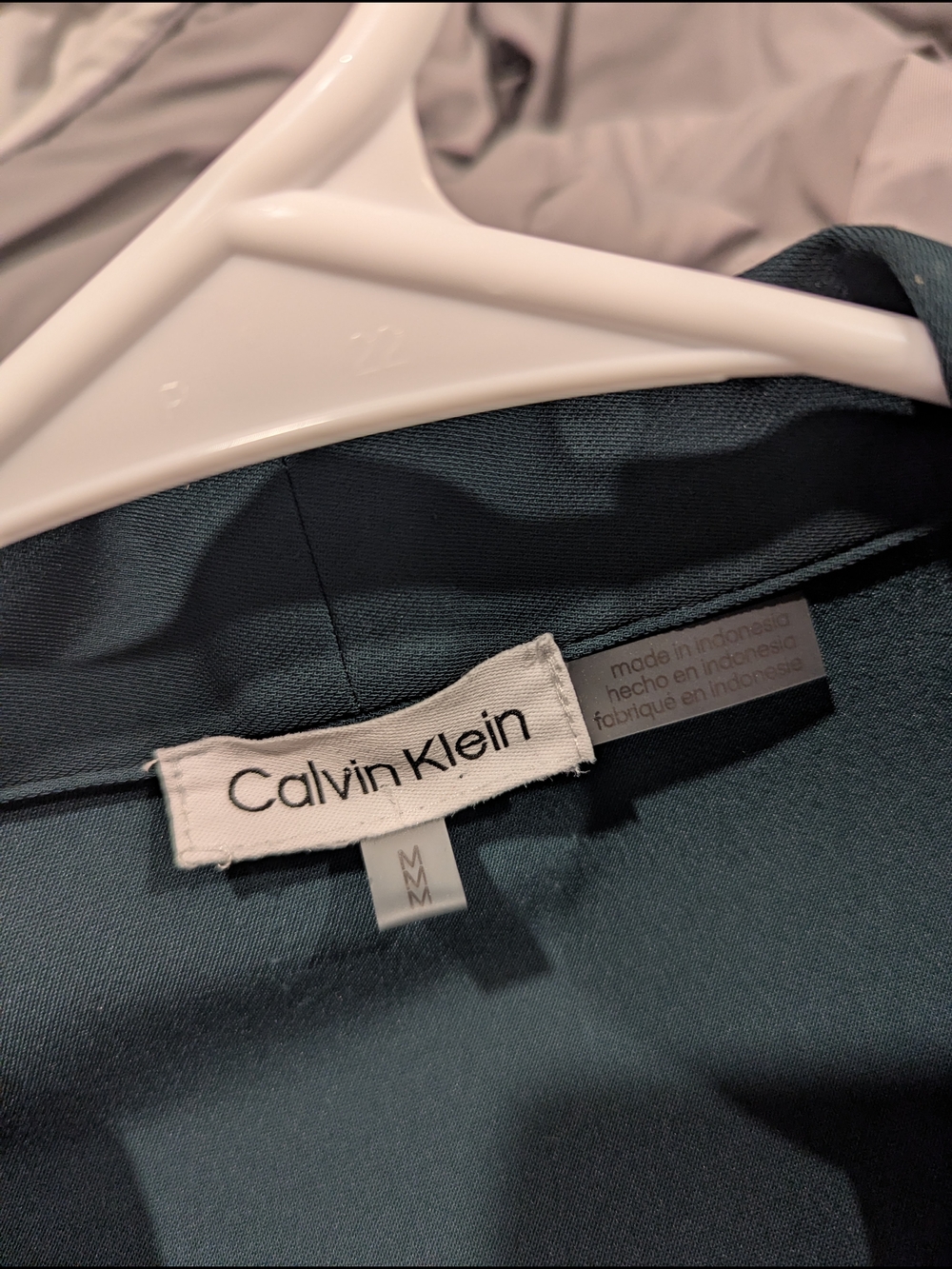 💚 Calvin Klein Deep Green V-Neck Roll-Tab Blouse - Picture 3 of 3